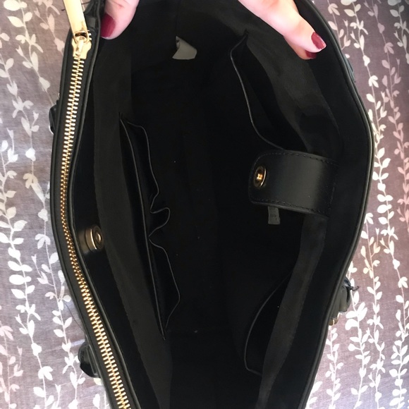 Black Purse - Picture 2 of 3